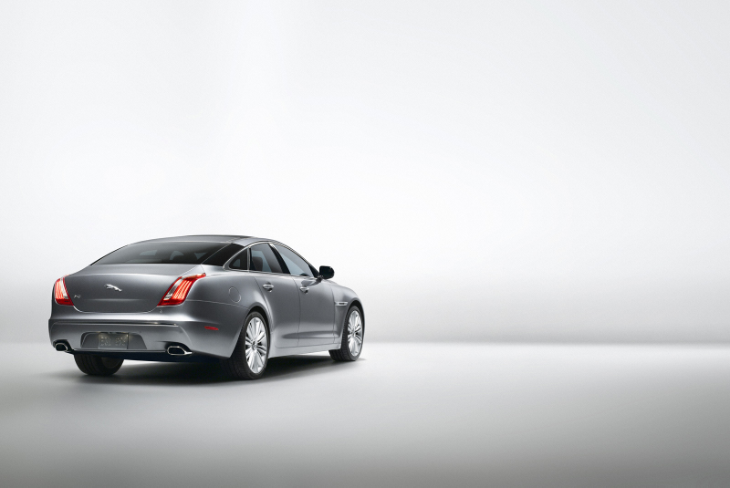 Illustration for article titled 2010 Jaguar XJ: The New Cat Revealed!